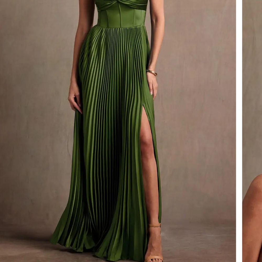 Elegant Green Pleated Maxi Dress